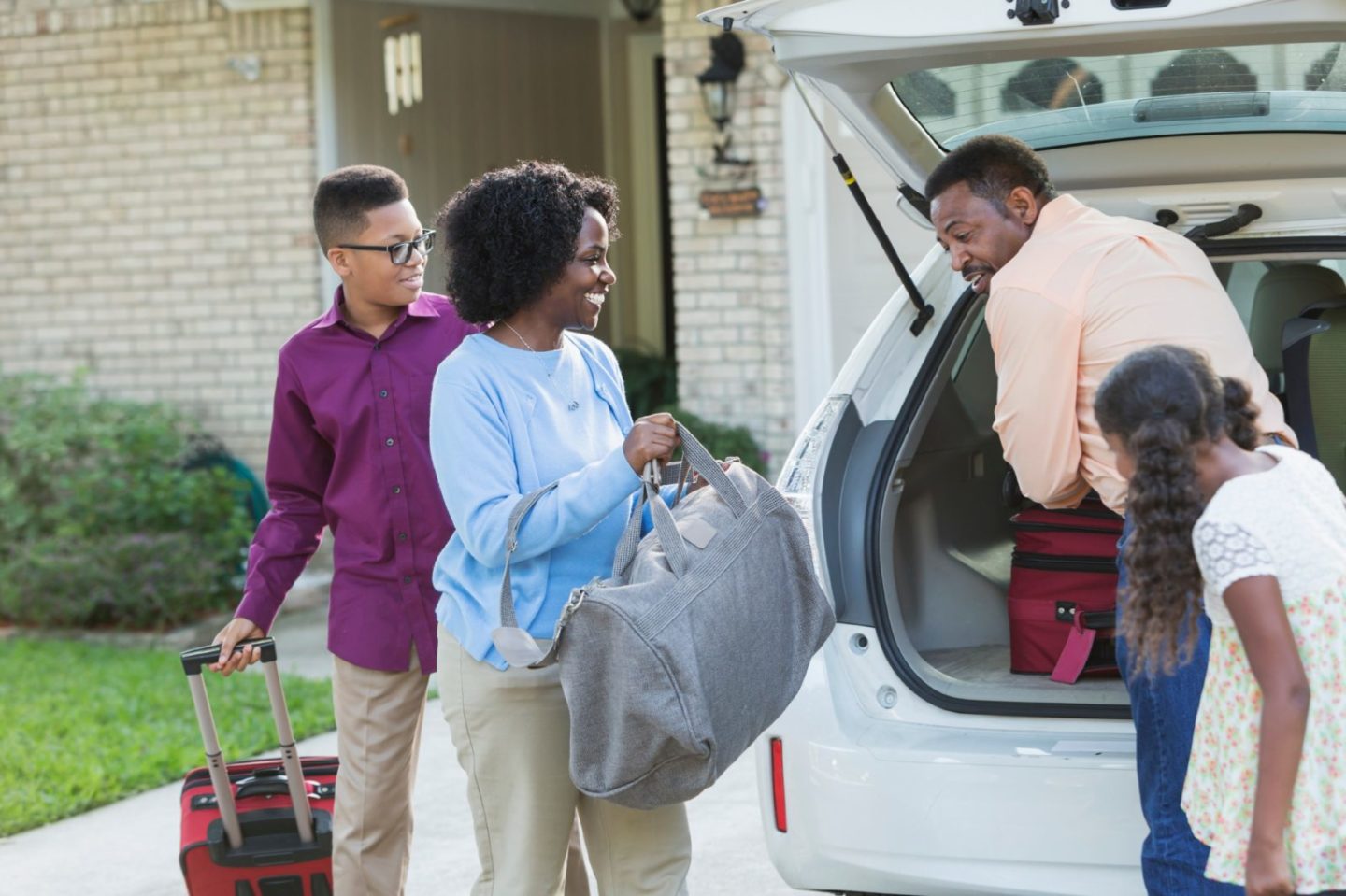 family_packing_for_trip.jpg family_packing_for_trip.jpg